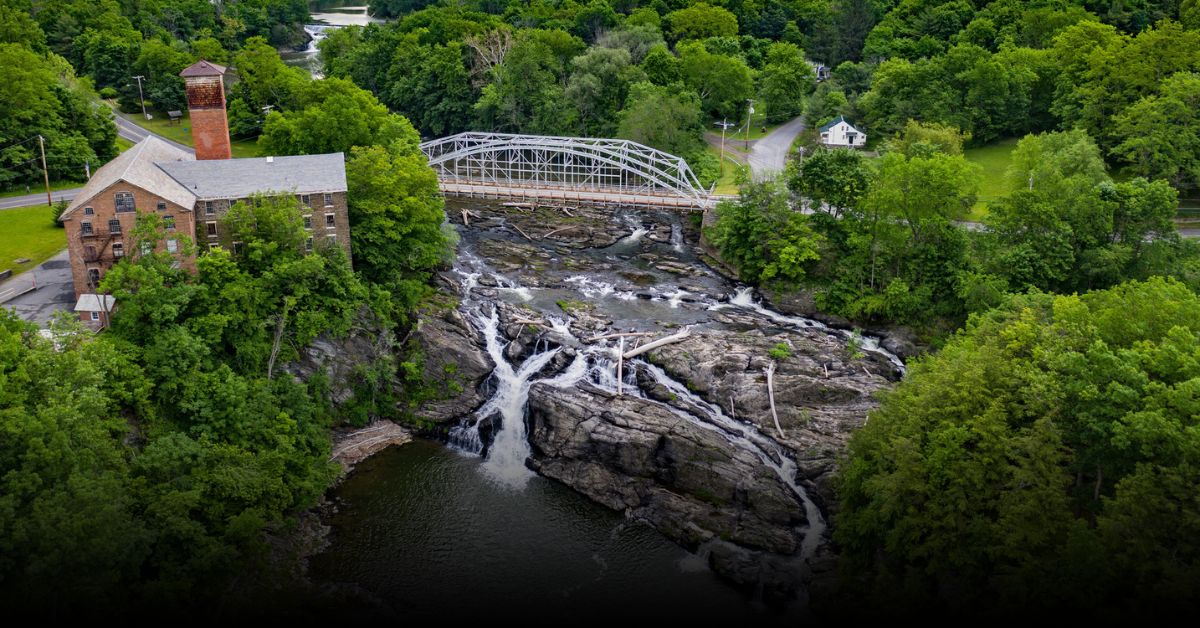 11 Best Leaf-Peeping Spots in New York This Fall