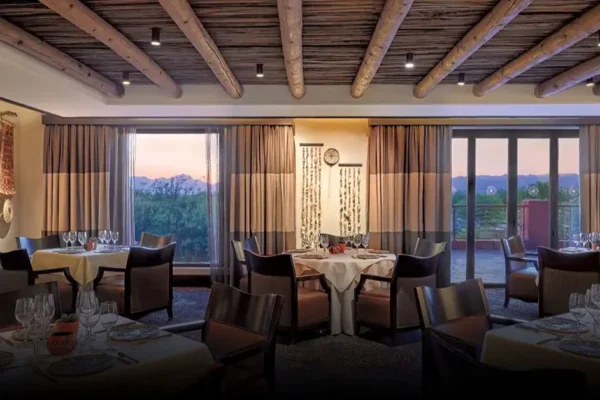 30+ Fun and Romantic Things to Do in Phoenix for Couples 30+ Fun and Romantic Things to Do in Phoenix for Couples