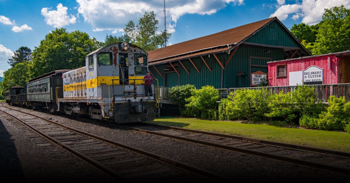 6 Best Scenic Train Rides in New York for Fall 2025